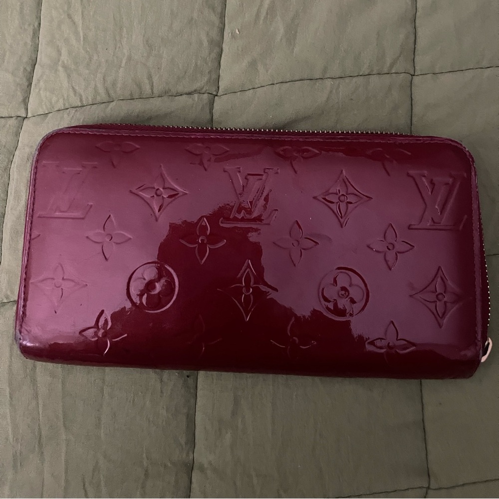 Louis Vuitton Vernis Red Zippy Wallet